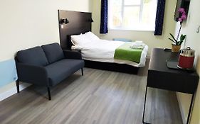 The Yew Studio - Self Contained One Bed Studio Flat With Parking